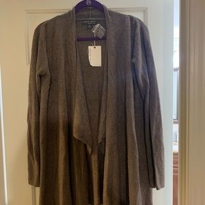 BNWT Barefoot Dreams Wrap